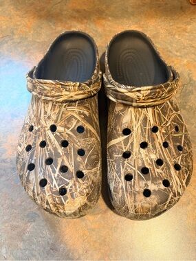 Crocs Men’s Camo Size 13 EUC